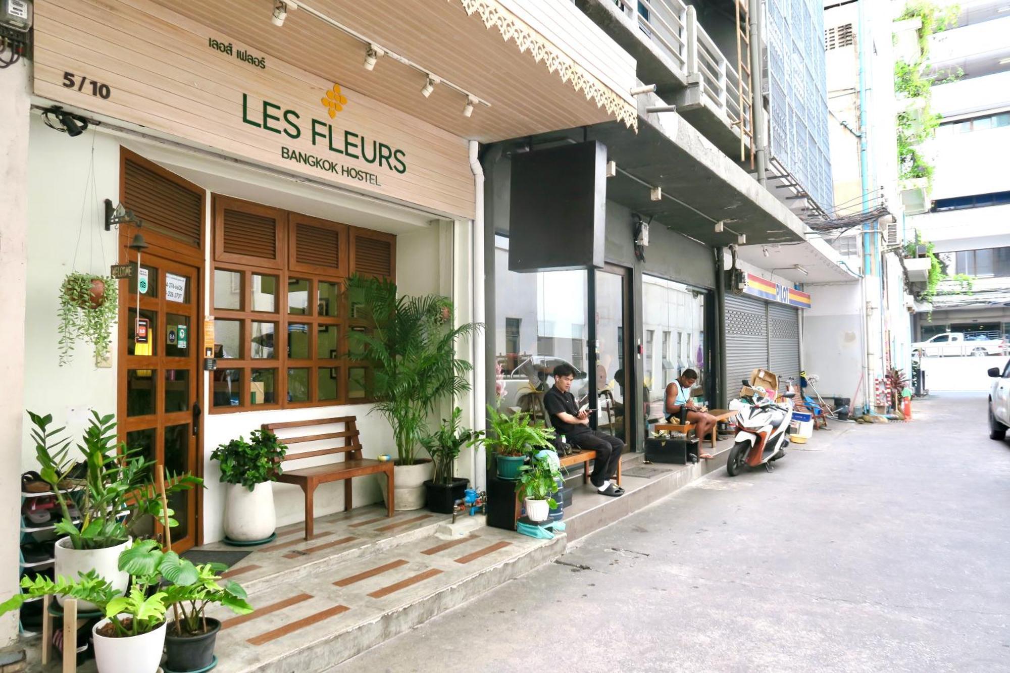 Les Fleurs Bangkok Hostel Exterior foto